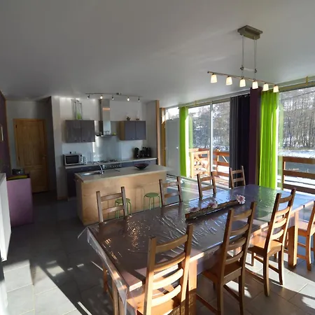 Dom wakacyjny Riverside Retreat With Sauna Coo