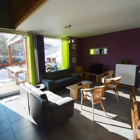 Vakantiehuis Riverside Retreat With Sauna