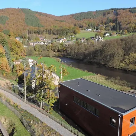 Riverside Retreat With Sauna Vakantiehuis *