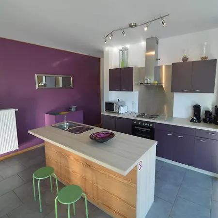 Riverside Retreat With Sauna Vakantiehuis *