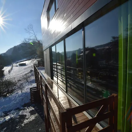 Vakantiehuis Riverside Retreat With Sauna *