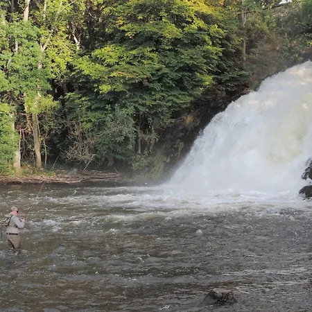 Riverside Retreat With Sauna Hébergement de vacances