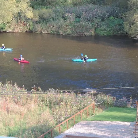 Hébergement de vacances Riverside Retreat With Sauna